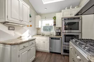 17 Everett St, Lynbrook, NY 11563 - Photo 8