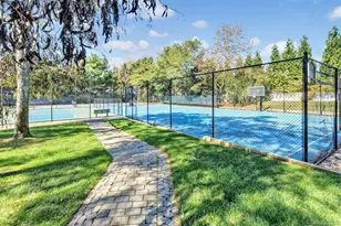 60 Herrels Cir, Melville, NY 11747 - Photo 32