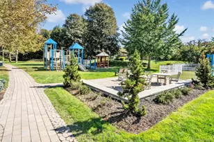 60 Herrels Cir, Melville, NY 11747 - Photo 34