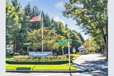 60 Herrels Circle, Melville, NY 11747 - Photo 34