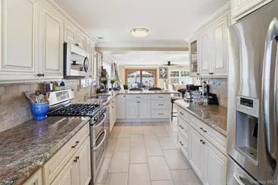 60 Herrels Circle, Melville, NY 11747 - Photo 6