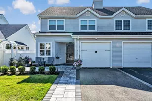 60 Herrels Cir, Melville, NY 11747 - Photo 2