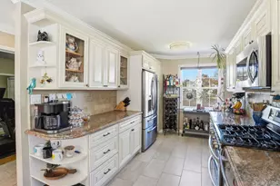 60 Herrels Cir, Melville, NY 11747 - Photo 8