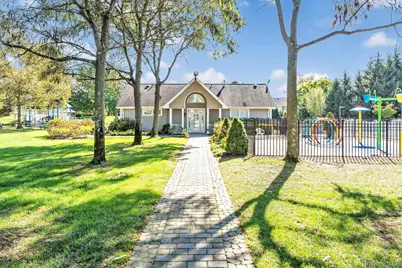 60 Herrels Circle, Melville, NY 11747 - Photo 28