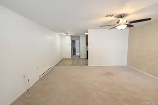 306 Torquay Ct, Ridge, NY 11961 - Photo 4