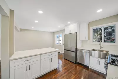 182 W 17th Street, Deer Park, NY 11729 - Photo 8