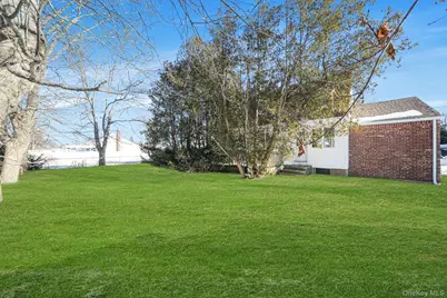 182 W 17th Street, Deer Park, NY 11729 - Photo 2