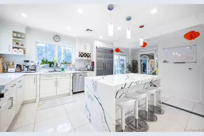 [Address not provided], Great Neck, NY 11023 - Photo 2