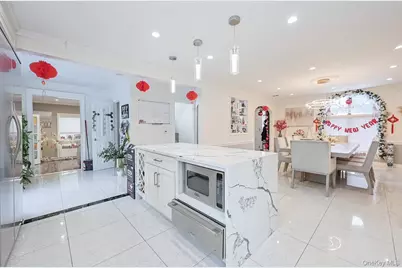 [Address not provided], Great Neck, NY 11023 - Photo 4