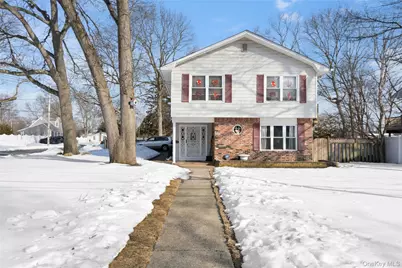 1093 Oakneck Road, Bay Shore, NY 11706 - Photo 1