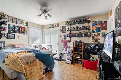 1093 Oakneck Road, Bay Shore, NY 11706 - Photo 16