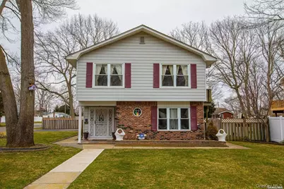 1093 Oakneck Road, Bay Shore, NY 11706 - Photo 2