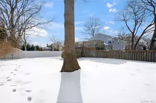 1093 Oak Neck Rd, Bay Shore, NY 11706 - Photo 28