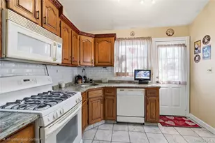 1093 Oak Neck Rd, Bay Shore, NY 11706 - Photo 12