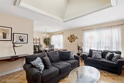 1093 Oakneck Road, Bay Shore, NY 11706 - Photo 8