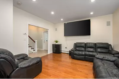 34 S Front Street, Farmingdale, NY 11735 - Photo 4