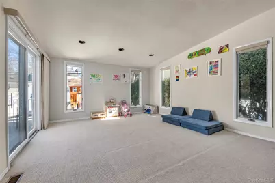34 Roxbury Road, Port Washington, NY 11050 - Photo 8
