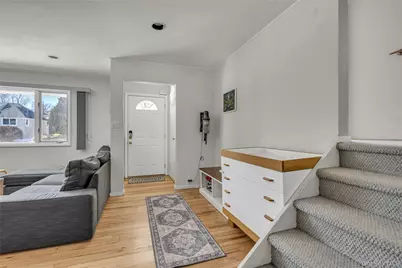 34 Roxbury Road, Port Washington, NY 11050 - Photo 2