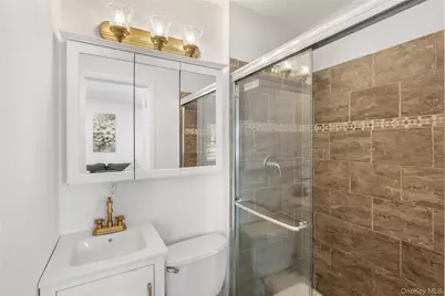 467 Hempstead Avenue, Rockville Centre, NY 11570 - Photo 22