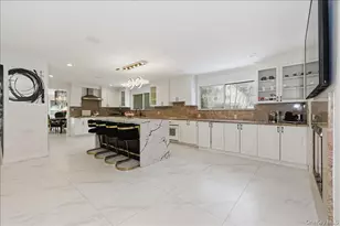 12 Redbrook Rd, Great Neck, NY 11024 - Photo 14