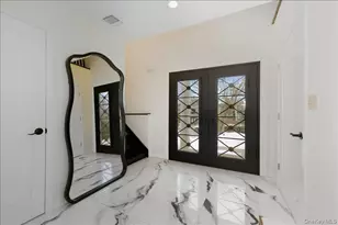 12 Redbrook Rd, Great Neck, NY 11024 - Photo 4