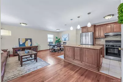 45-21 Iris Lane, Great Neck, NY 11020 - Photo 2