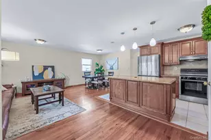 4521 Iris Ln, Great Neck, NY 11020 - Photo 2