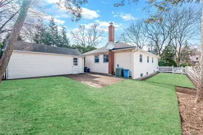 45-21 Iris Lane, Great Neck, NY 11020 - Photo 12