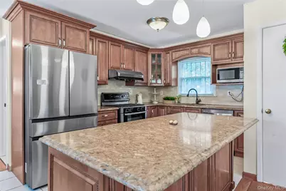 45-21 Iris Lane, Great Neck, NY 11020 - Photo 4