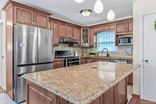 4521 Iris Ln, Great Neck, NY 11020 - Photo 4