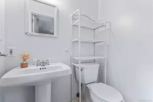 4521 Iris Ln, Great Neck, NY 11020 - Photo 10