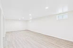 51-10 Little Neck Pkwy, Little Neck, NY 11362 - Photo 14