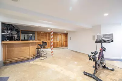 105 Reeve Road, Rockville Centre, NY 11570 - Photo 20