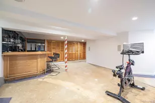 105 Reeve Rd, Rockville Centre, NY 11570 - Photo 20