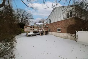 105 Reeve Rd, Rockville Centre, NY 11570 - Photo 4