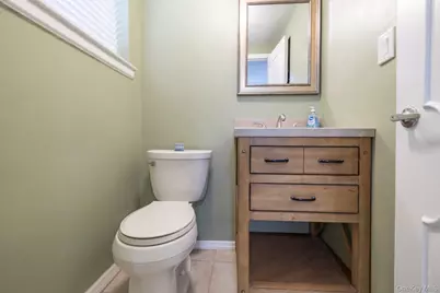 105 Reeve Road, Rockville Centre, NY 11570 - Photo 18