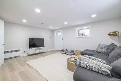 105 Reeve Road, Rockville Centre, NY 11570 - Photo 12