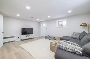 105 Reeve Rd, Rockville Centre, NY 11570 - Photo 12