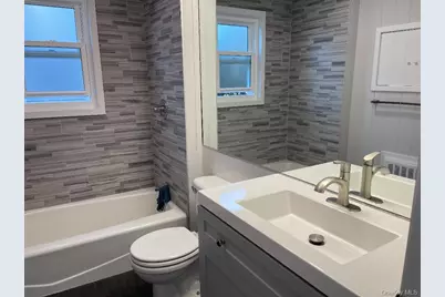 17 Roosevelt Place, Island Park, NY 11558 - Photo 14