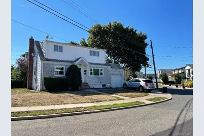 17 Roosevelt Place, Island Park, NY 11558 - Photo 2