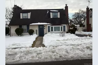 95 Horton Avenue, Valley Stream, NY 11581 - Photo 2