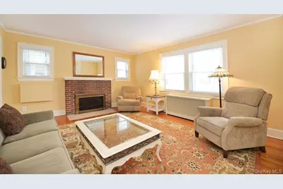 68 Hudson Road, Floral Park, NY 11001 - Photo 4