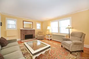 68 Hudson Rd, Floral Park, NY 11001 - Photo 4