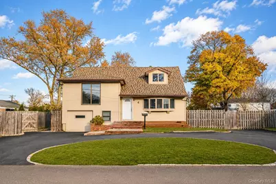 4 Sibley Place, Huntington Station, NY 11746 - Photo 2