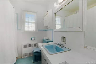 633 Evelyn Avenue, East Meadow, NY 11554 - Photo 10