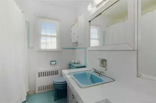 633 Evelyn Ave, East Meadow, NY 11554 - Photo 10