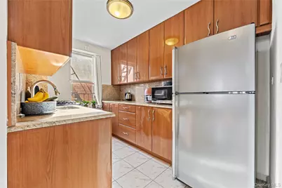 325 E 201st Street #5F, Bronx, NY 10458 - Photo 6