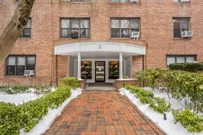 2 Townhouse Place #2L, Great Neck, NY 11021 - Photo 14