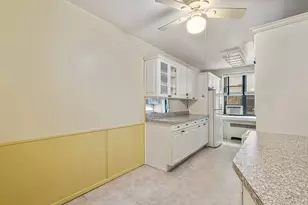 2 Town House Pl, Great Neck, NY 11021 - Photo 8