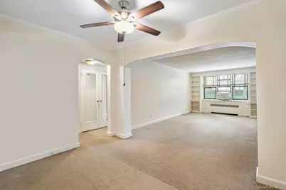 2 Townhouse Place #2L, Great Neck, NY 11021 - Photo 2